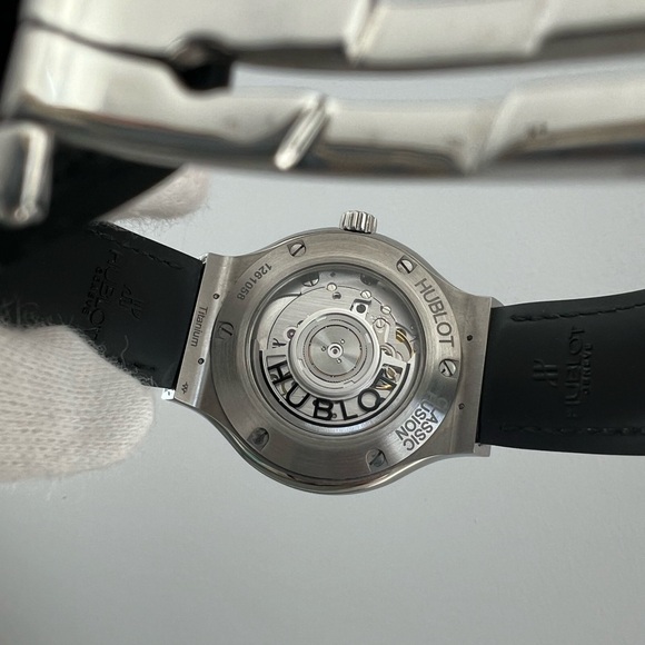 Hublot Classic fusion Titanium 38mm with alligator strap - Picture 7 of 11